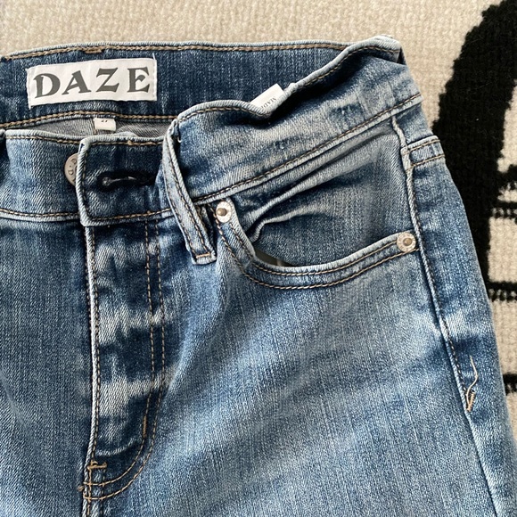 Daze Denim Jeans - Picture 3 of 5